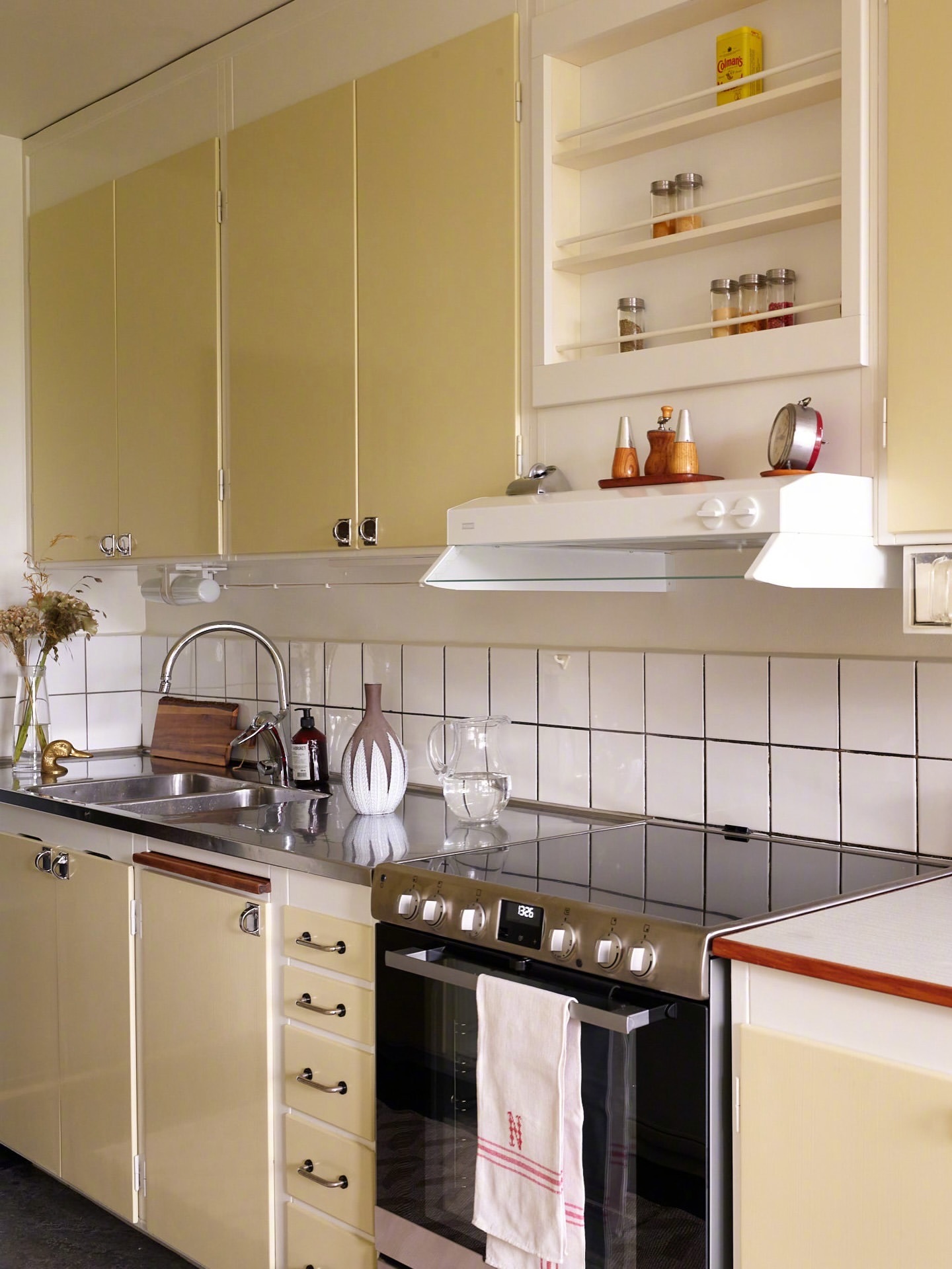 明亮淡雅，让人心情愉悦的黄色调厨房！🌼🍃🌼 