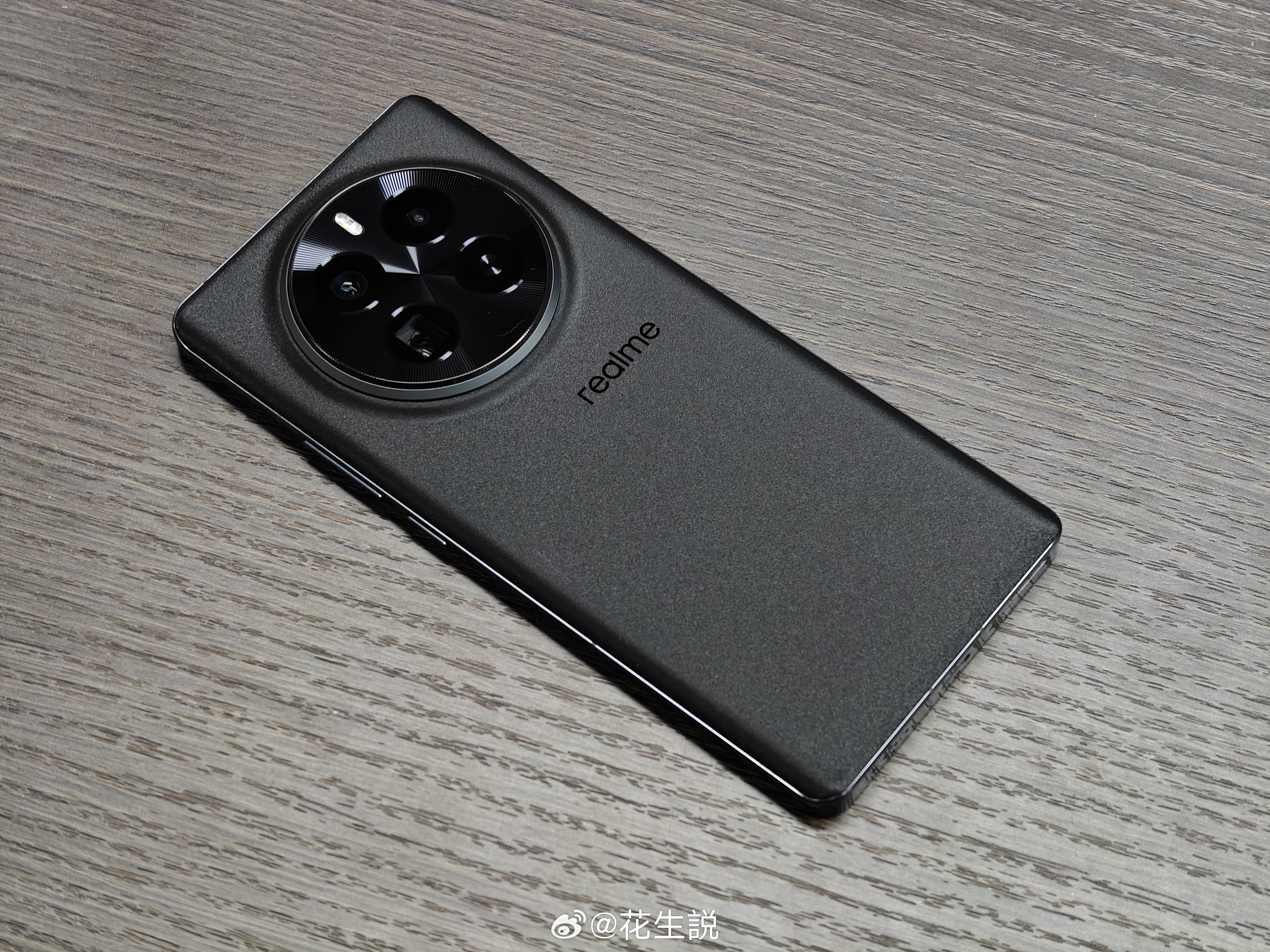 还记得它吗？现在内存和存储涨得那么凶，以后要想见到这种便宜大碗的机型怕是很难得了