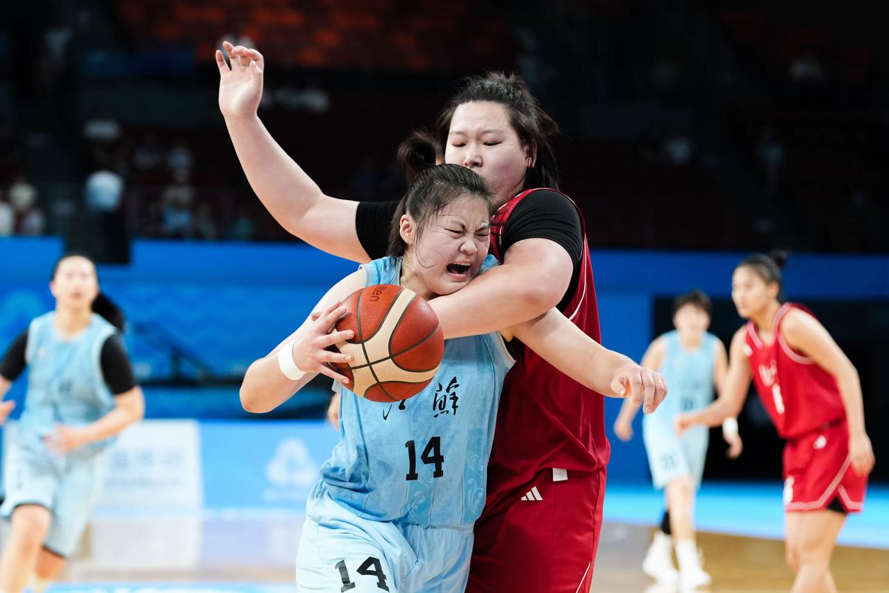 江苏女篮球员明显进步的是吴梦婕

我近期发布不少微头条，说WCBA某个球员进步或