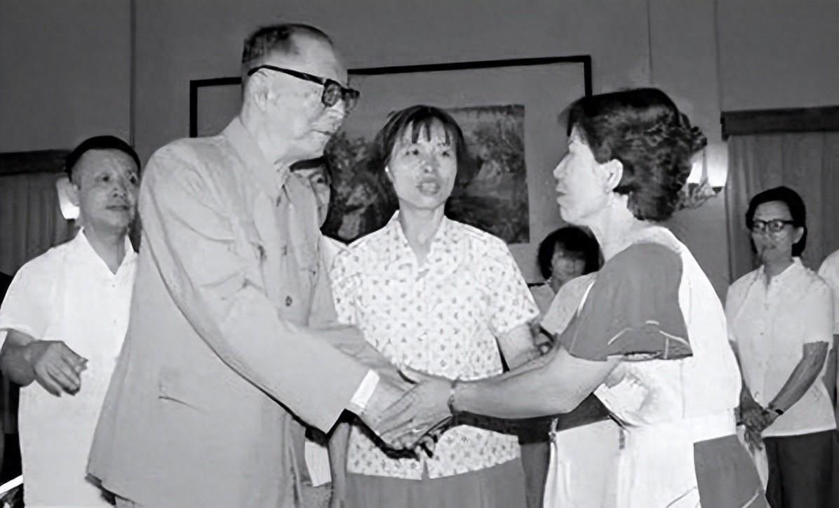1992年聂荣臻病重时嘱咐女儿聂力，一定要抽时间前往日本看看她的妹妹
1940年