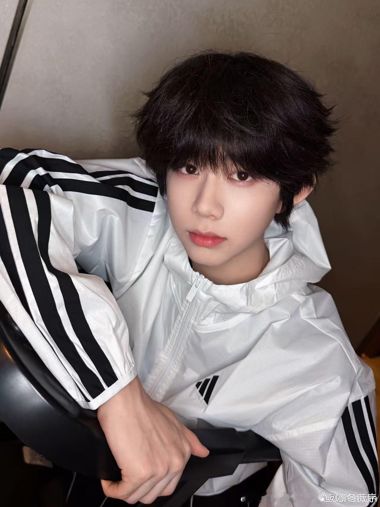 陈奕恒新歌beyourself 真心觉得这首新歌超出预期，陈奕恒驾驭这种曲风毫无