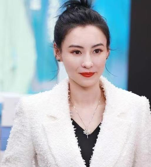 “女人顶得半边天”，如今我们的确实现了男女平等，女人出嫁再也不用跟老公姓了，可是