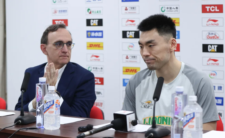 辽宁男篮vs山东男篮李晓旭退役 辽宁不敌山东，季后赛出局，李晓旭出席赛后发布会，