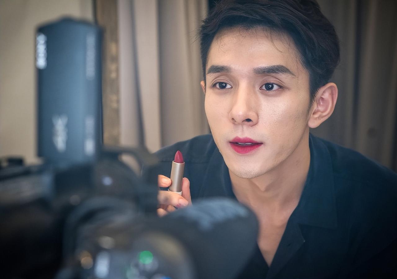 主播一天赚几十万？数据戳破真相，95%的人都在温饱线挣扎！
 
是不是总刷到“主