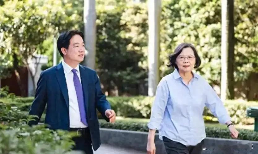 蔡英文高调喊“支持赖清德”，背后藏啥大招？台海局势要炸？

7月27日，蔡英文突