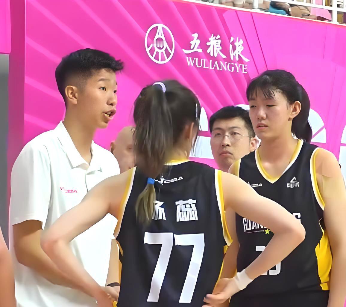 一群“小不点”，轻取辽宁队！黄思静真敢用人啊！1
全国女篮锦标赛第二阶段，22日