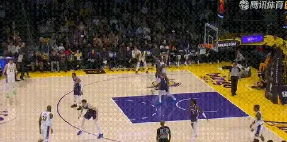 39岁打爆29岁身体
 
詹姆斯季后赛G5轰30+9+11，真实命中率61.5%