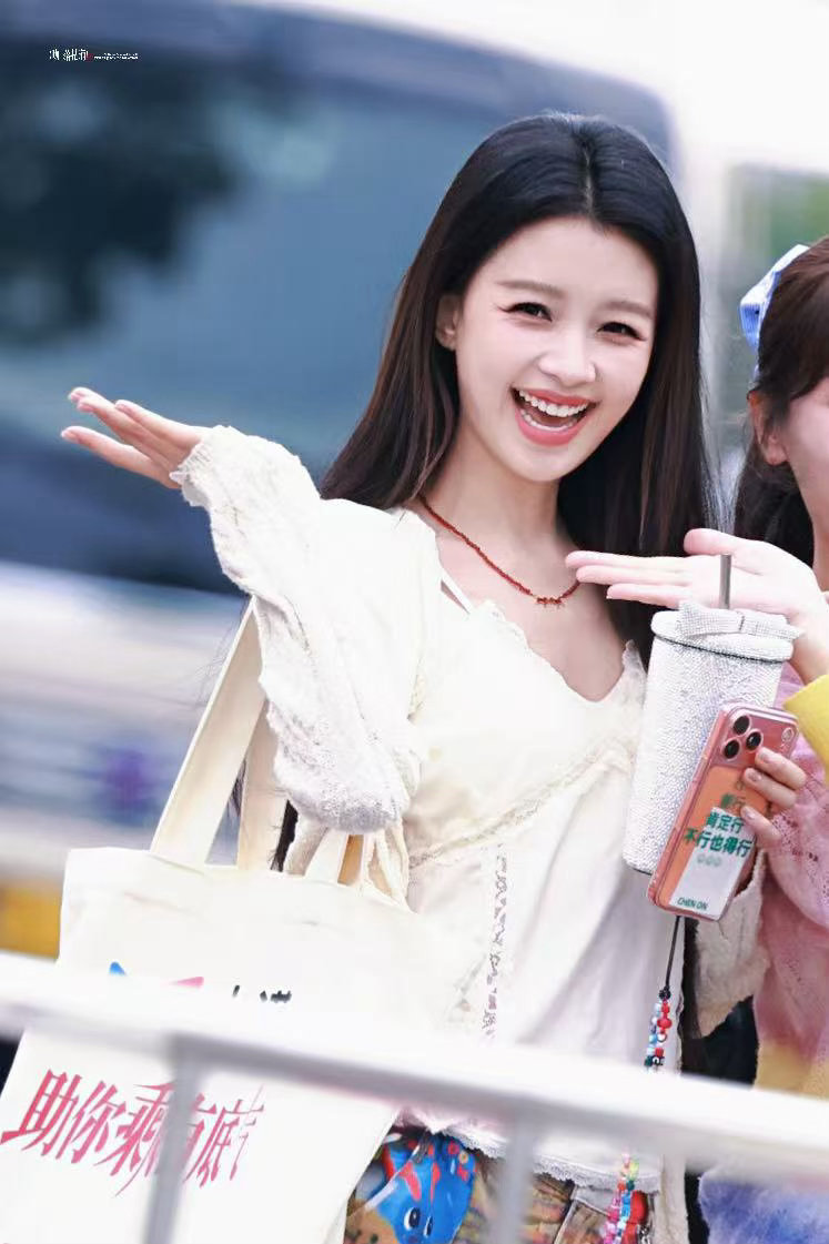 孙怡回浪姐宿舍 孙怡的宿舍照看完最大的感受就是：这姐真的不会老吗？回到《乘风20