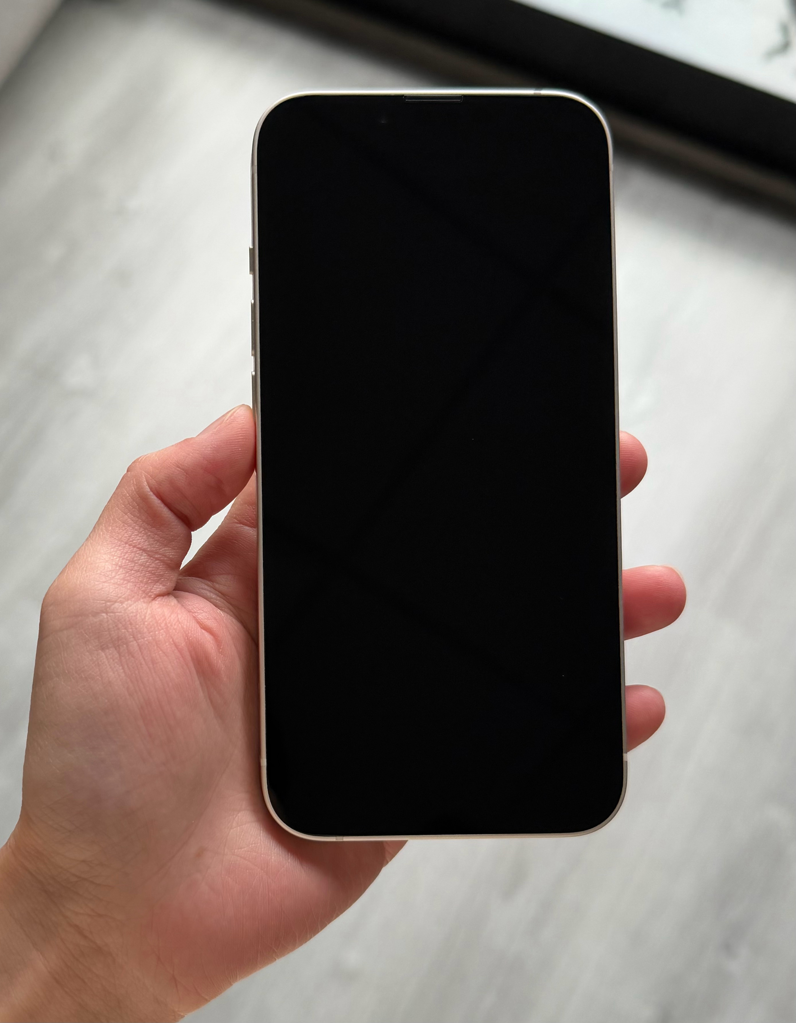 国行靓机iPhone14 128G 星光色，屏幕完美，外壳小磕碰掉漆，电池效率8