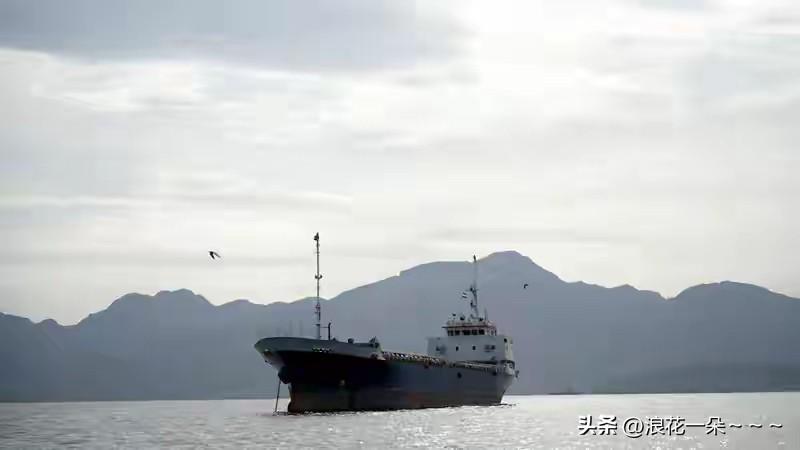 懵逼！
这个霍尔木兹海峡到底是叫霍尔木兹海峡，还是叫“特朗普海峡”还是叫“”伊朗