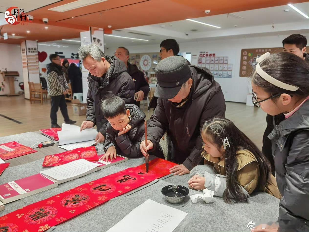 一席家乡味与新台州人同贺新春椒江云港社区的新春共话会满是温情！新老市民带着台州庆