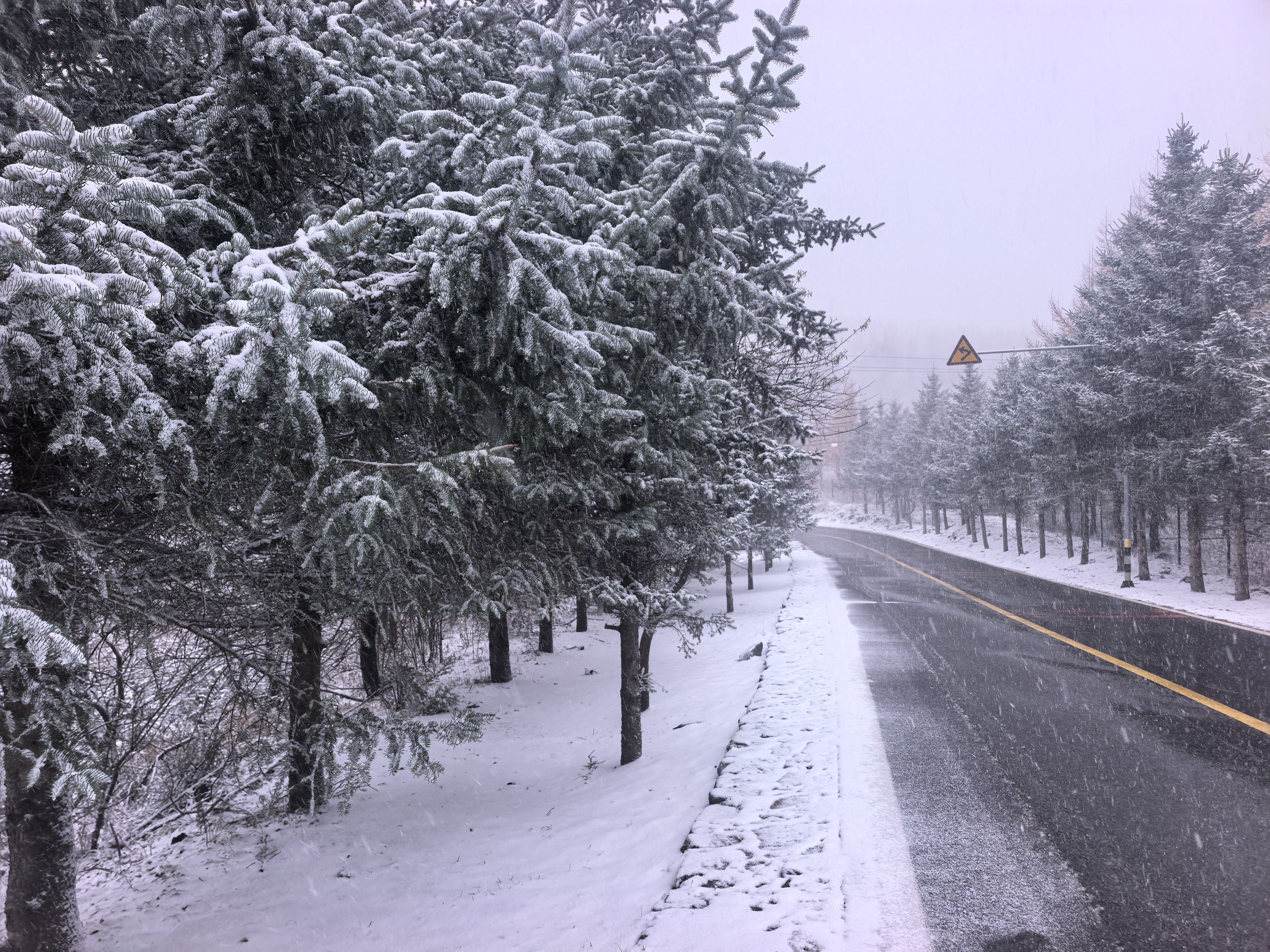 北京延庆、门头沟飘雪