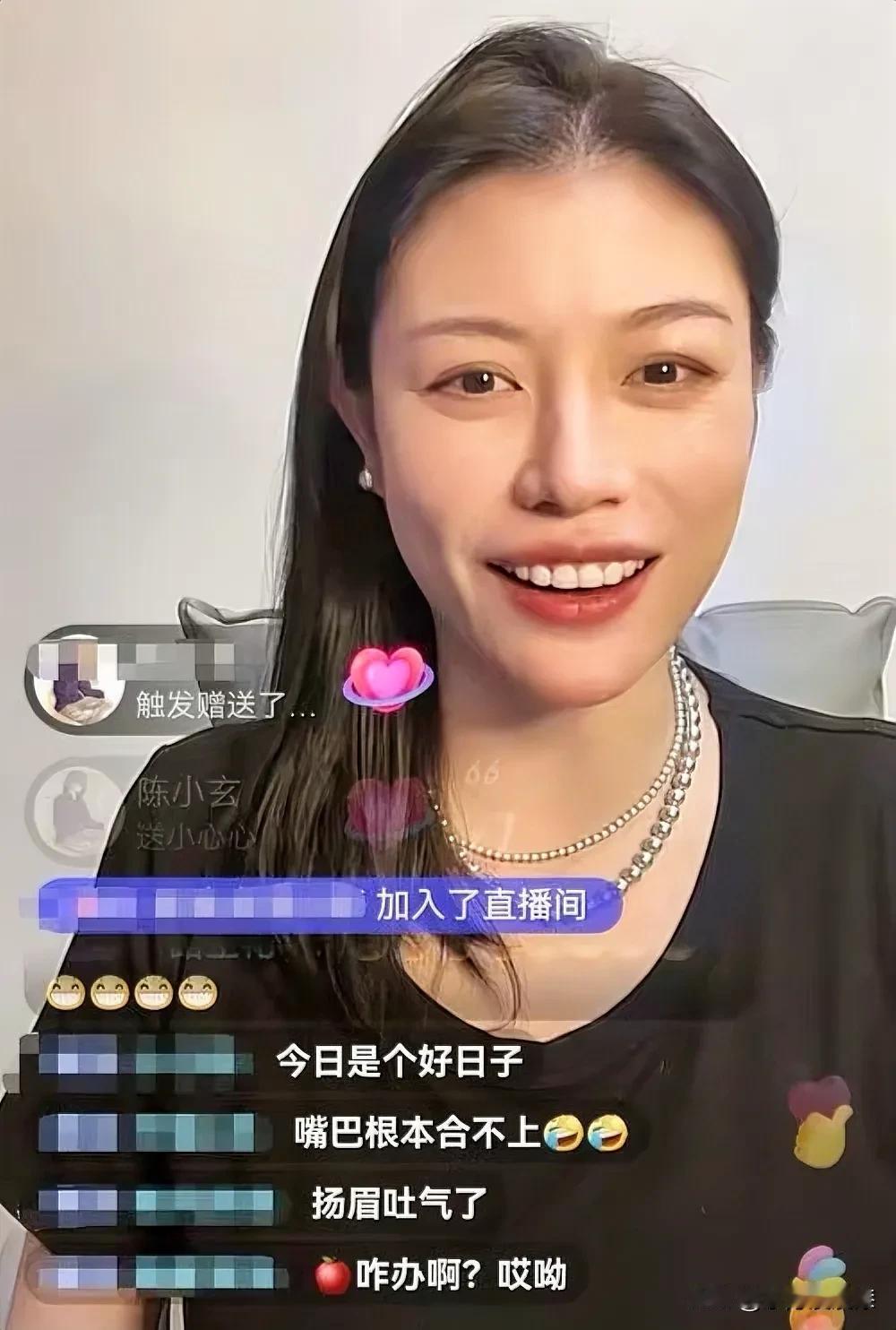 葛荟婕小姐姐是真会蹭流量！
每次汪峰“上头条”，小姐姐都出来蹭波流量，而且是“硬