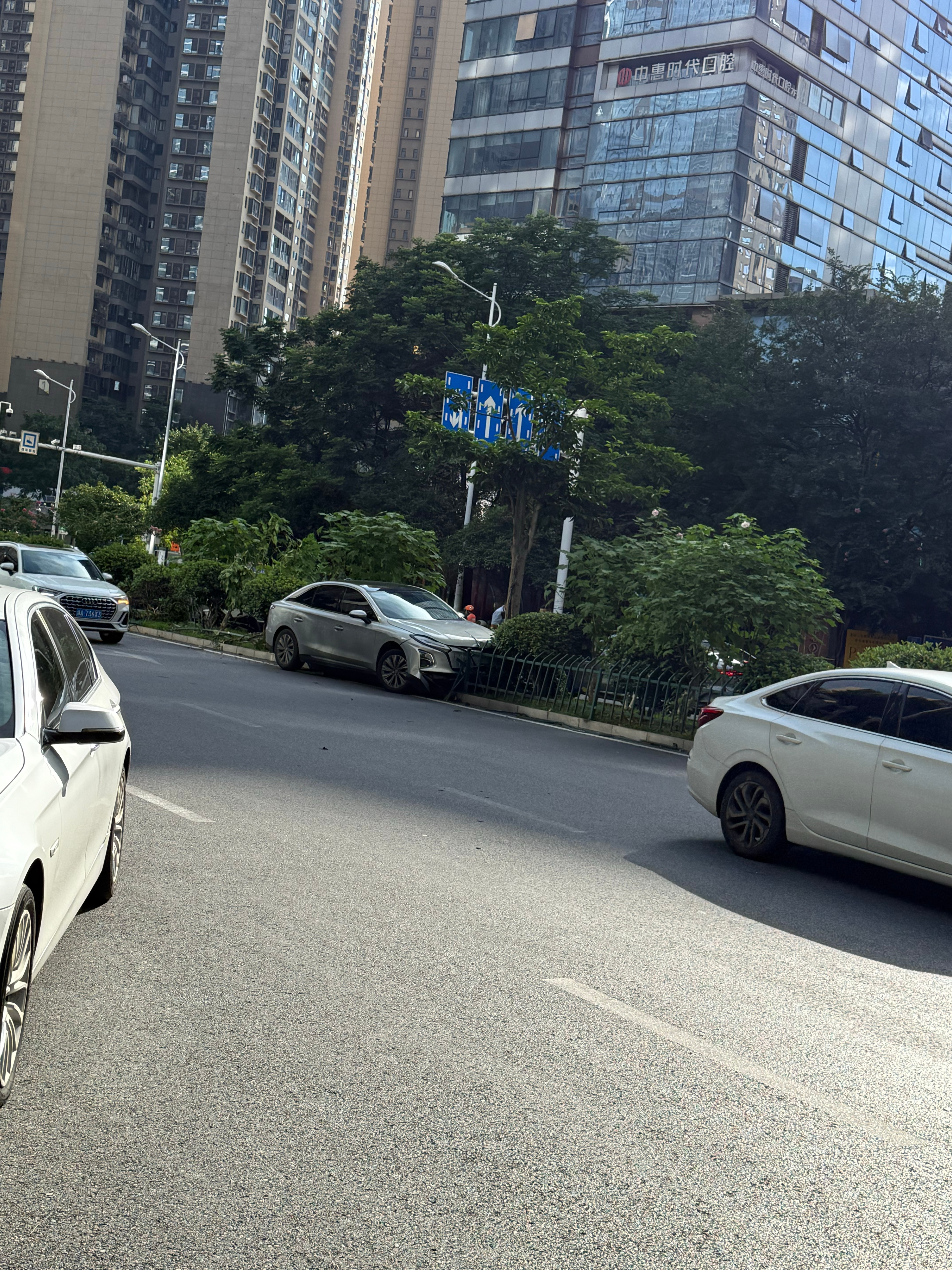 你干甚去了？找胡德禄做个时兴的发型？ 长沙·北辰三角洲(地铁站)
