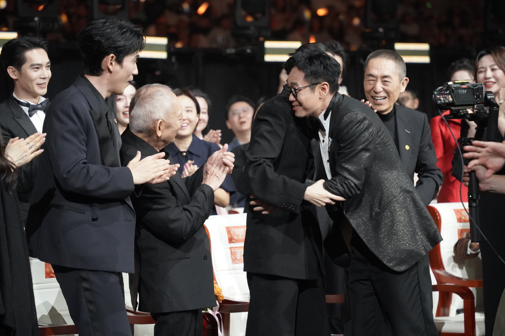百花奖最佳导演时刻！也是今天感动的瞬间！如果努力没结果怎么办？大鹏告诉我们那就一