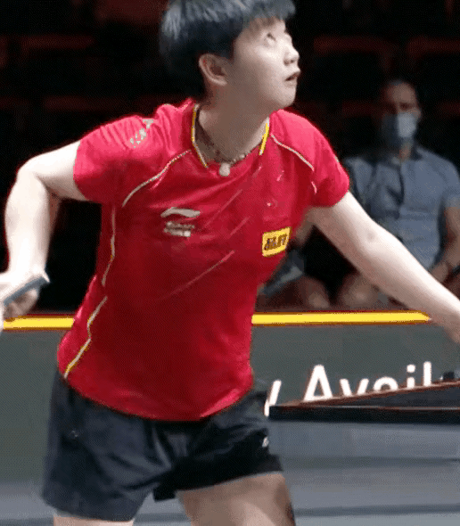 都说孙颖莎是男子技术女性化，
其实她就是实力超强，
男对手也不一定能打得过她，