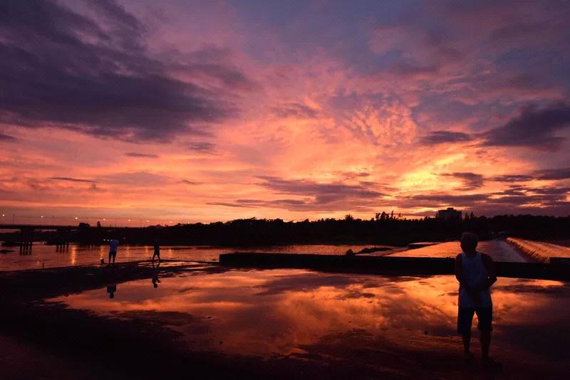 江南久旱盼甘露，播种苗长需水足。风调雨顺众心愿，莫让黎民去泣哭！