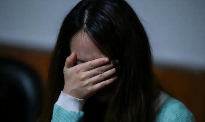 山东威海，19岁女孩在酒吧工作时，与21岁男子发生关系。2天后，女孩服用避孕药，