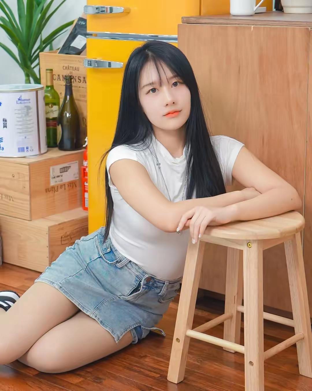 元气少女，清新夏日穿搭，轻松自在