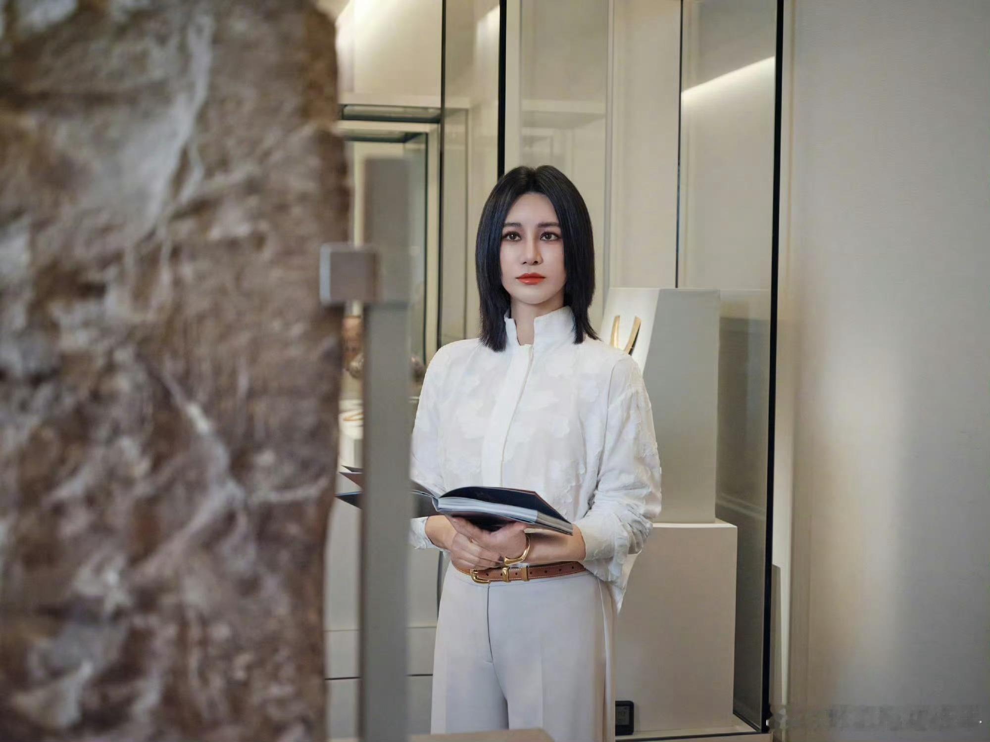 尚雯婕ai读书方法我逐帧学习尚雯婕在《合伙人》展现用AI读书的方法，简直不要太厉