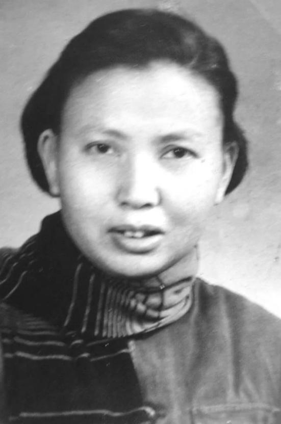 1941年，21岁的女战士莫林被活埋前，敌人竟突然问她认不认识莫林，莫林一听暗自