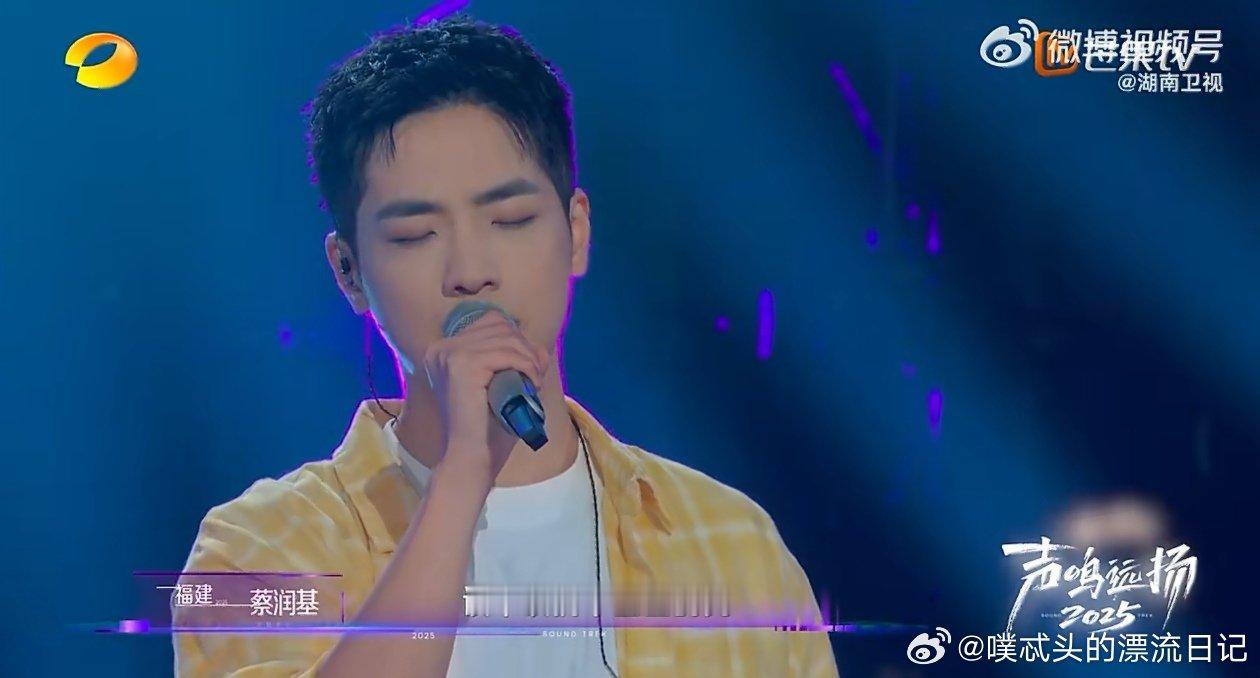 救灾现场唱蜗牛的他走上了舞台声鸣远扬 九年前，在抢险救灾的紧张氛围里，他为小男孩