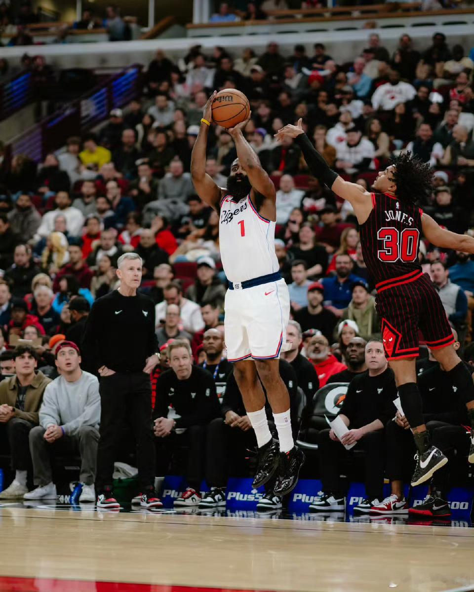 哈登 24分5板6助 W19L24[43/82]实话实说这场打得并不好，投篮命中