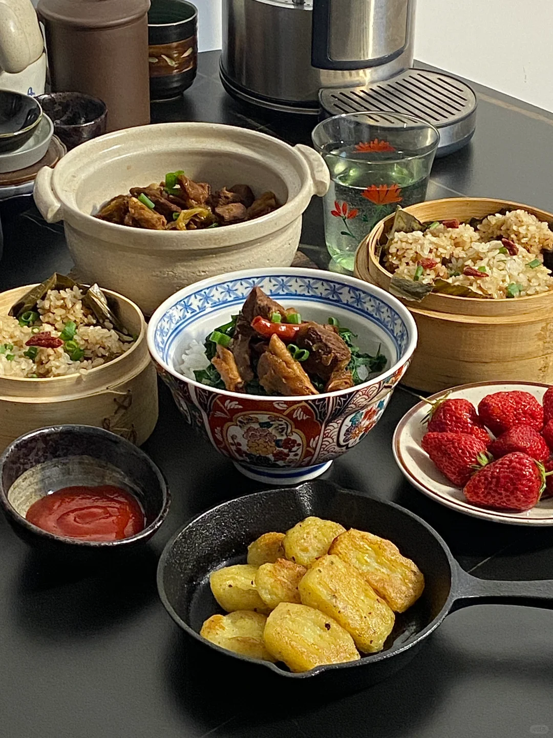 今日菜谱📜黑榻菜牛腩饭 糯米排骨 土豆饼🥢
