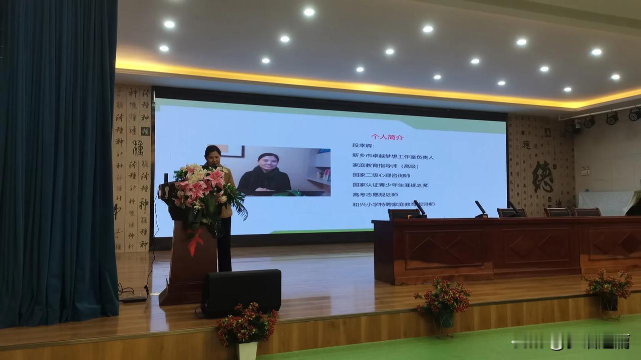 “天行健，君子以自强不息。”身处逆境时，拥有强大的内心，就能愈挫愈勇，百折不屈。