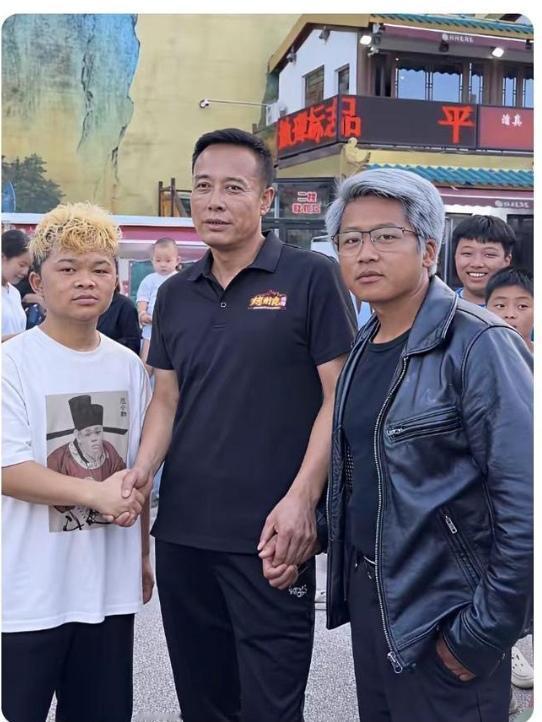 中国真是地大物博，三大高仿富豪齐聚一堂！确实牛！