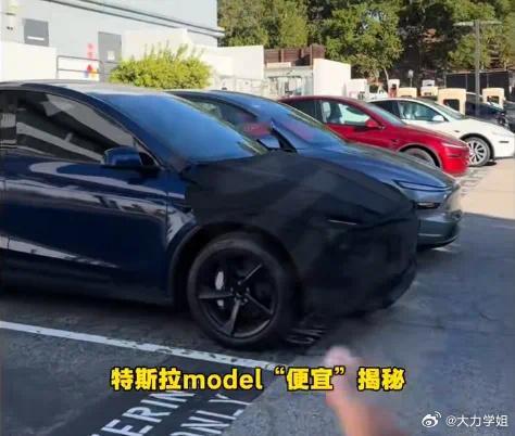 廉价版ModelY车型内饰首曝便宜版ModelY帮你把防晒的问题解决了，这不挺好