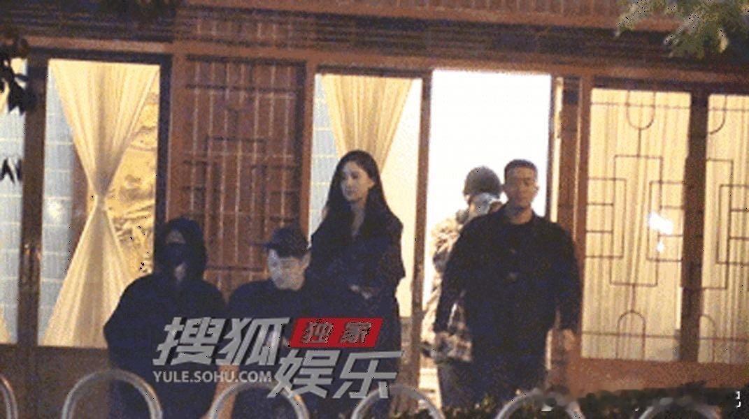 #周冬雨刘昊然居然没分手#之前狗仔爆料两人分手，这不好好的呢！#周冬雨刘昊然在一