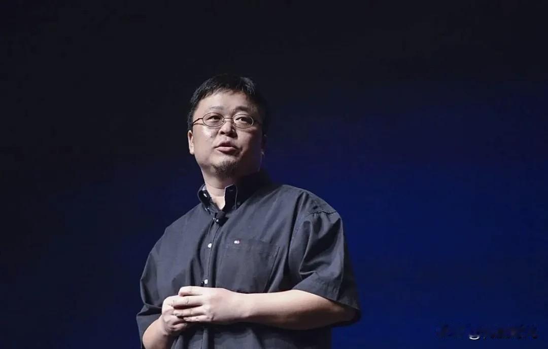 罗永浩与段永平
在手机圈堪称话题人物
罗永浩直喷段永平
“懂个屁手机，只懂生意”