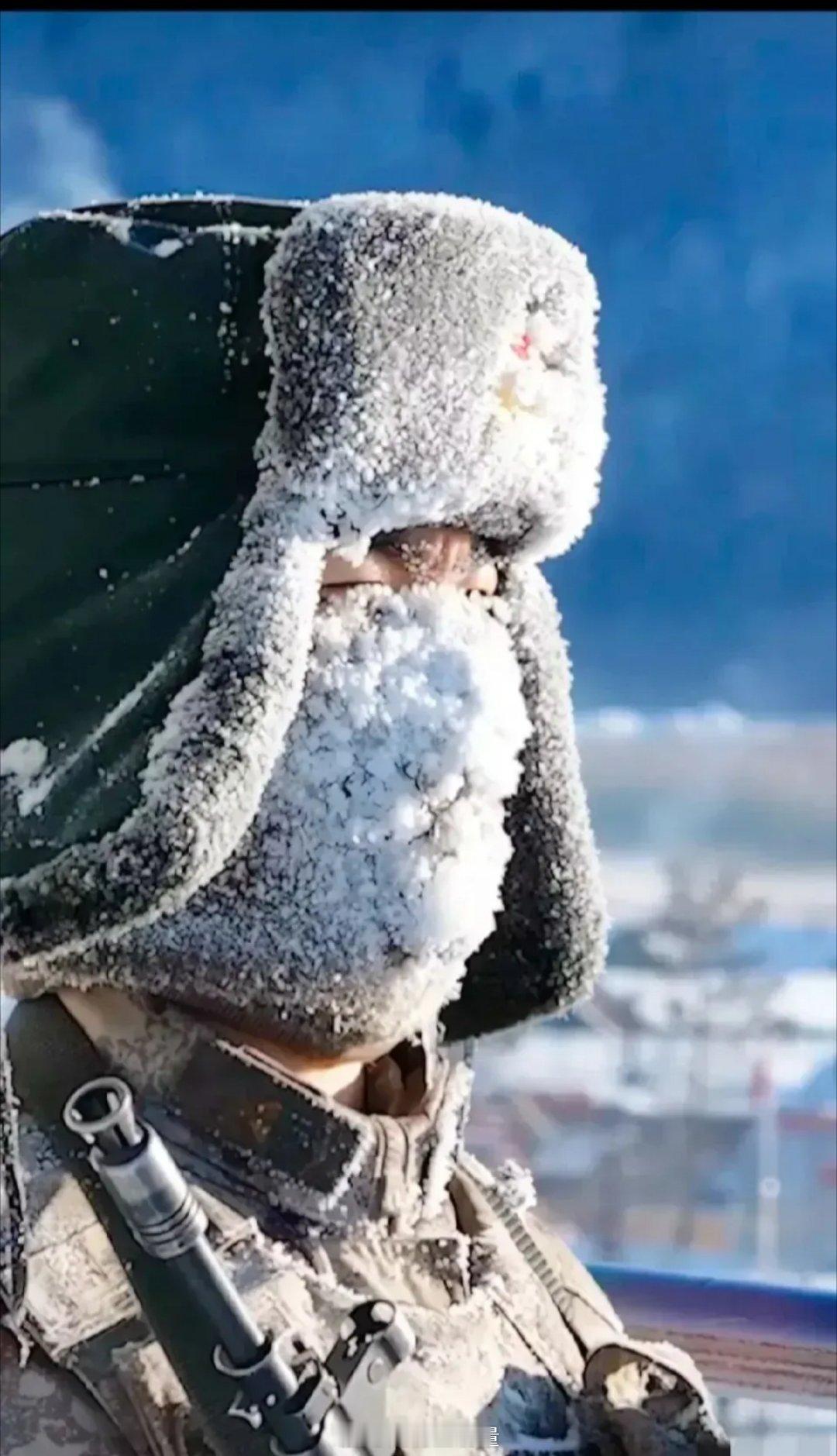 向守护万家灯火的边防战士致敬！为顶风冒雪卫国戍边的边防战士点一个赞！[赞] ​​
