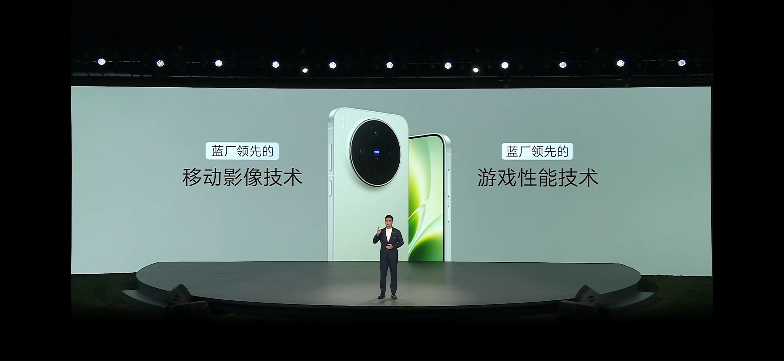 vivo 明牌尾缀「s」是「Super」的意思，挺好。注意，它不是「mini」款