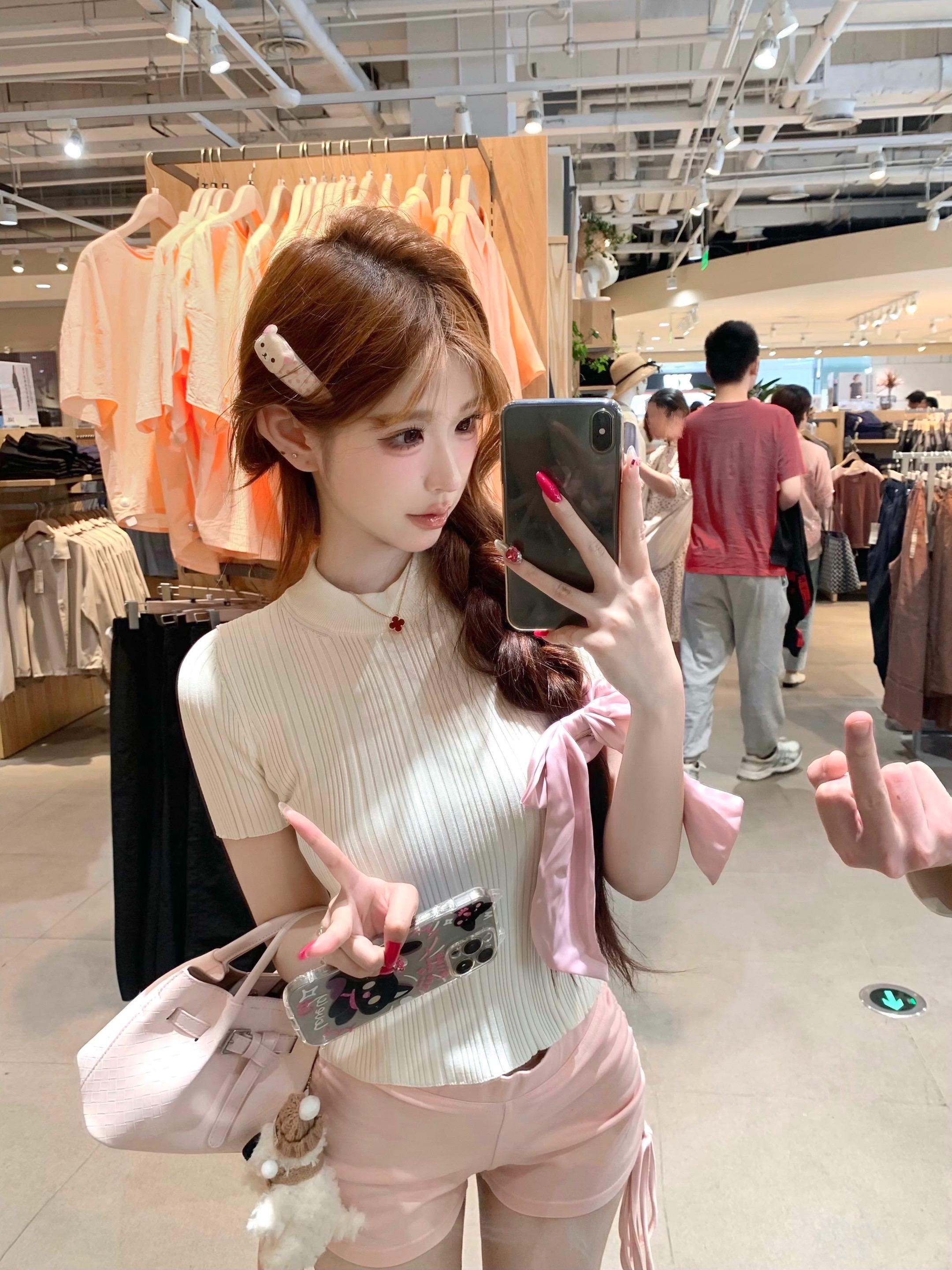 我不像蛋挞那么甜 我总爱哭 咸咸的 应该是 玻璃海苔  (´-ωก`)