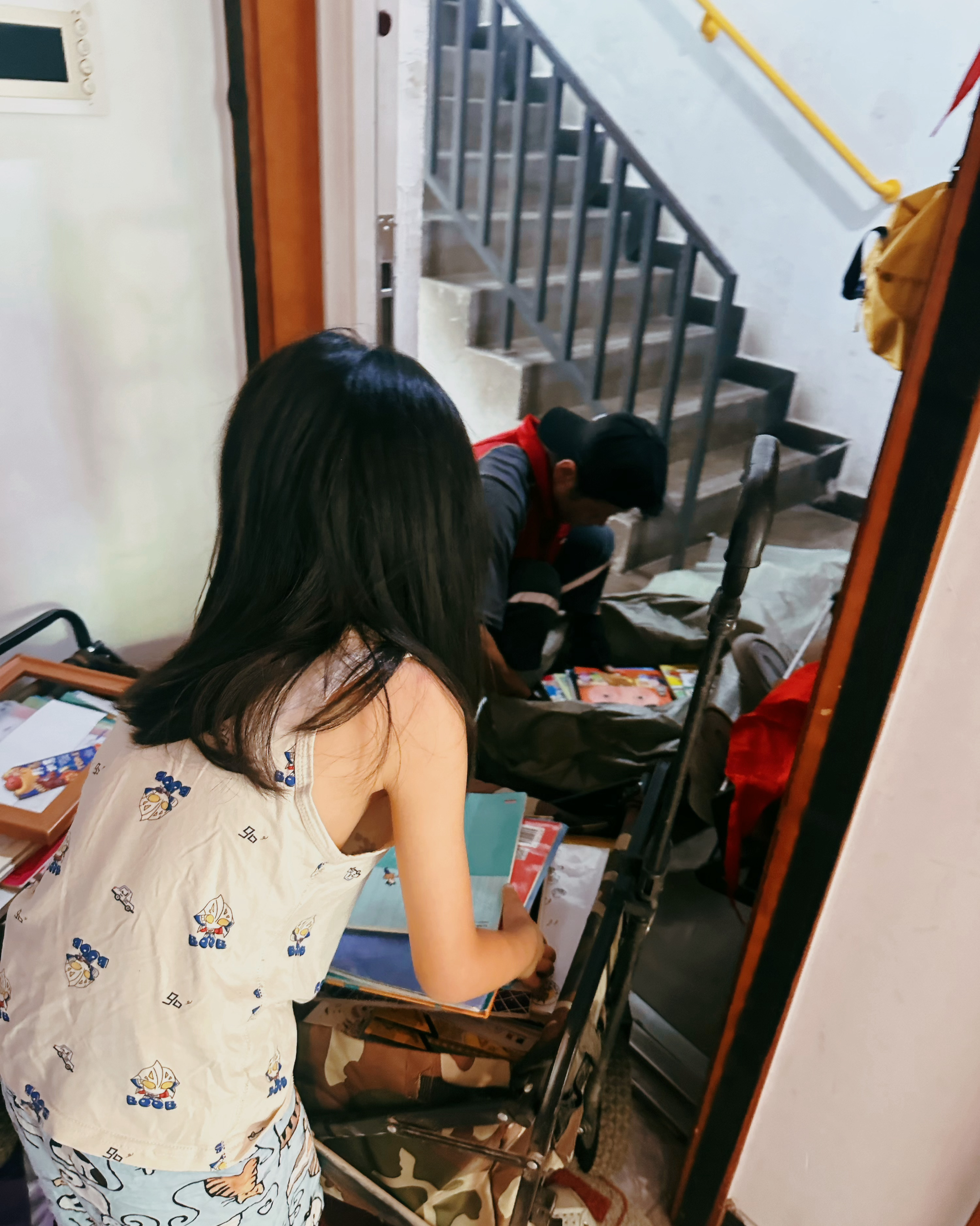 快递来了，把书都收走了可以寄到需要的小朋友手里啦 