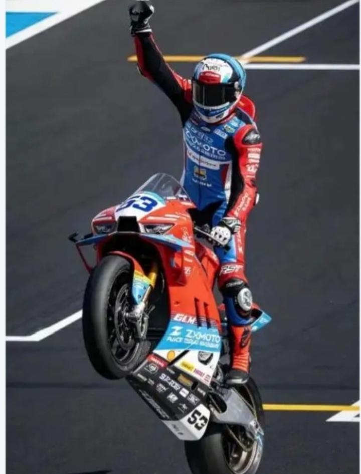 张雪机车就是牛，在WSBK荷兰站的表现，真的让人眼前一亮。
上一站葡萄牙拿下双冠