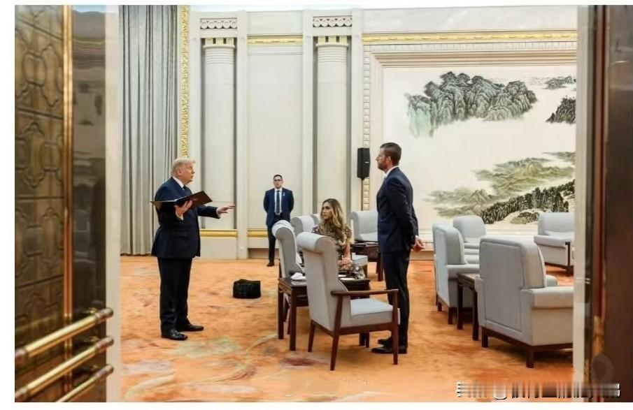 #特朗普连发15张图分享中国记忆#
这次特朗普中国行少了几分以往的跳脱，多了几分