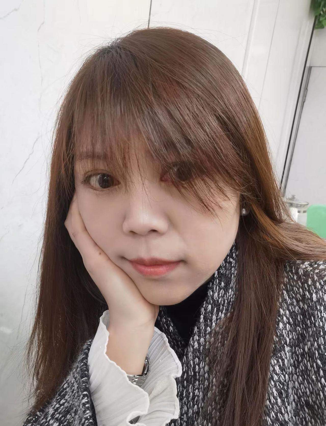 亲爱的老己，今年做个温暖的人，以最大的平静去爱我们不确定的生活，人静 心安 物简