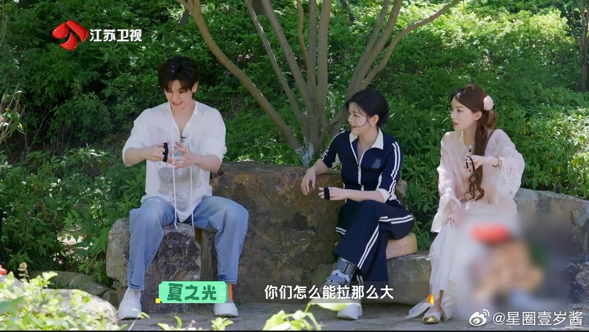 夏之光高卿尘震惊陈妍希手劲 陈妍希手劲名场面速看，陈妍希拉皮筋展现超强手劲，一旁