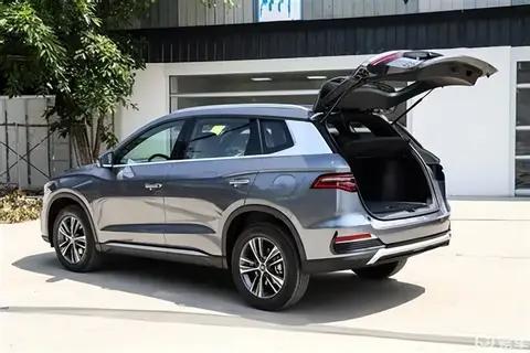 7推荐几款优秀的新能源汽车：
 
10-15万 家用性价比款
 
1. 深蓝S0