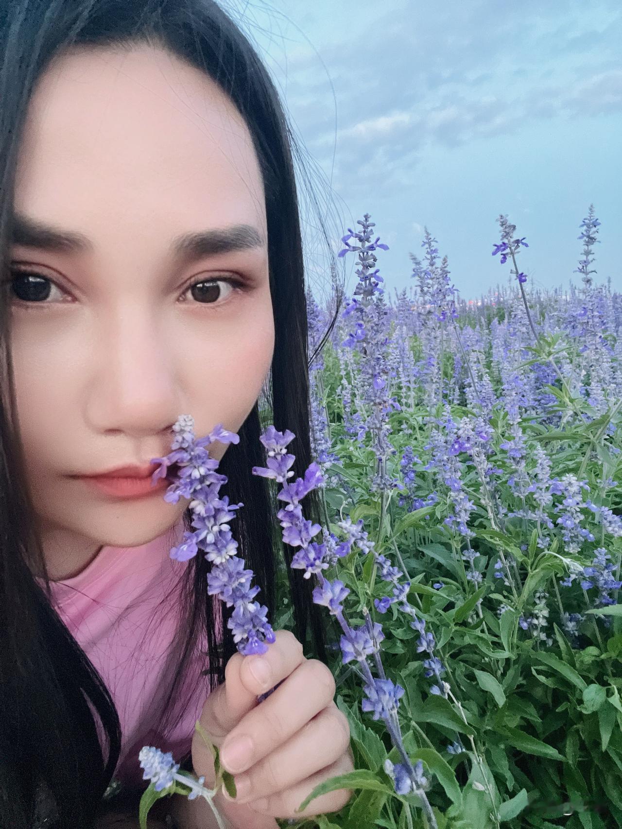 我和我对象异国，前些天家里出了点事，整个人情绪非常崩溃，天天哭，从早哭到晚，睡也