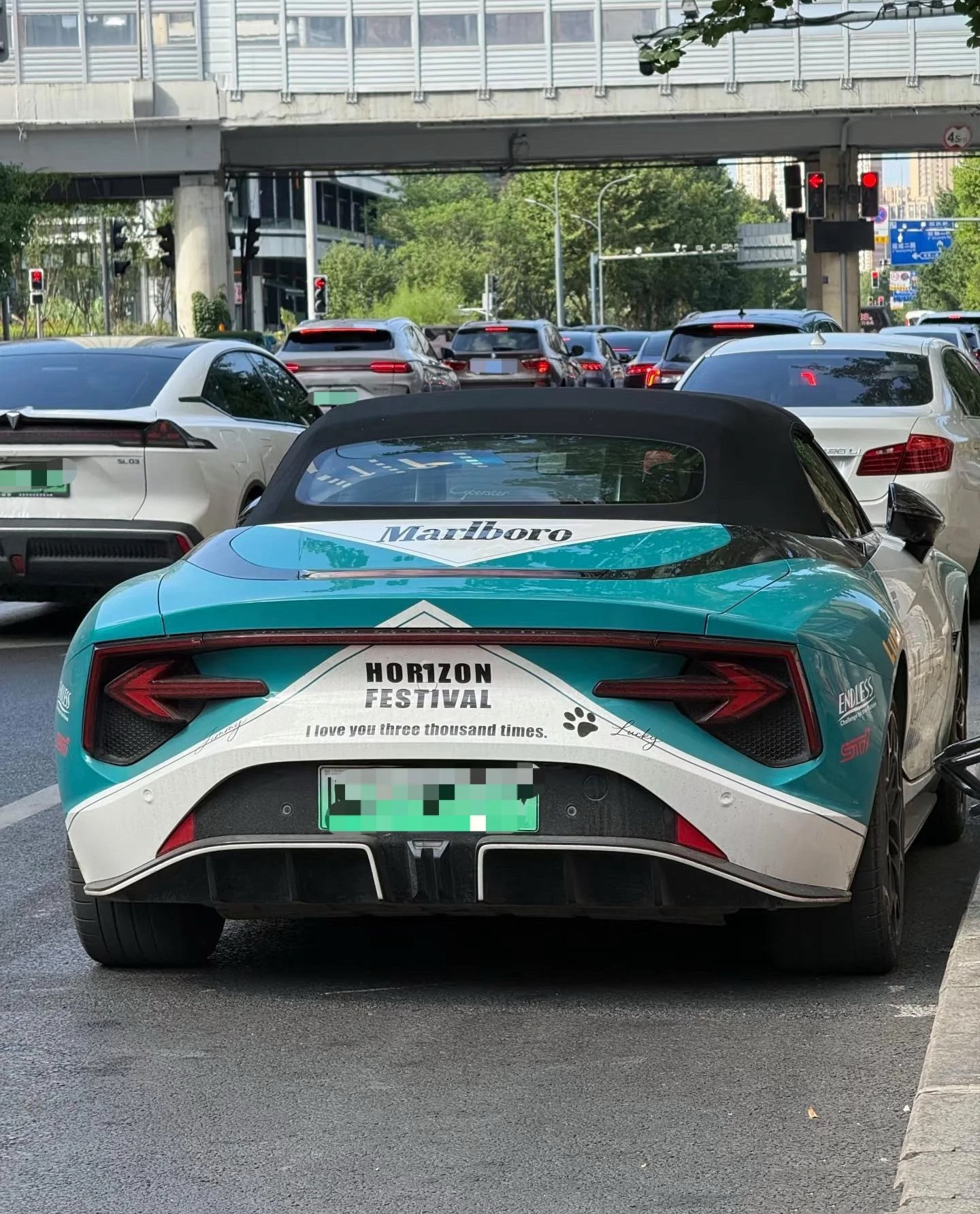 这是啥车啊？看起来挺拉风的 