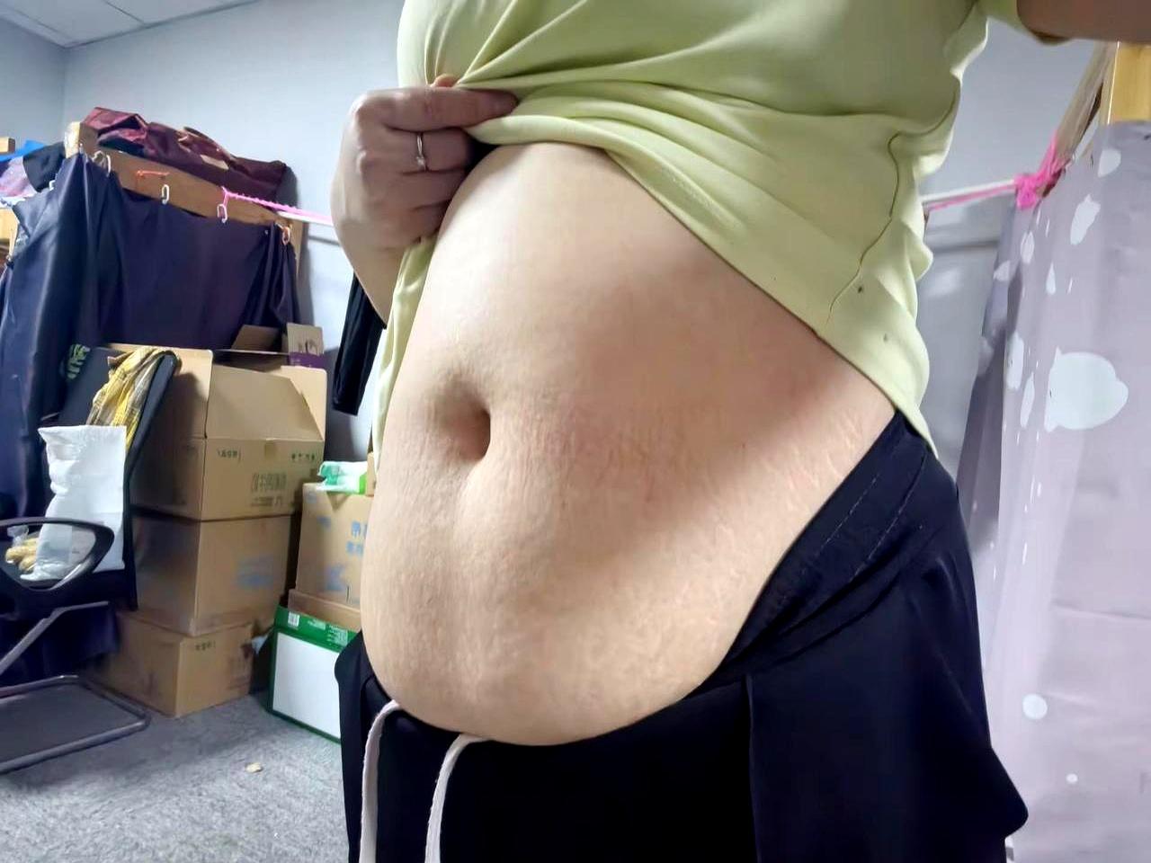 145斤到今天这个数，
 

她把所有苦和累都藏在了“不堪”这两个字里，只给我们