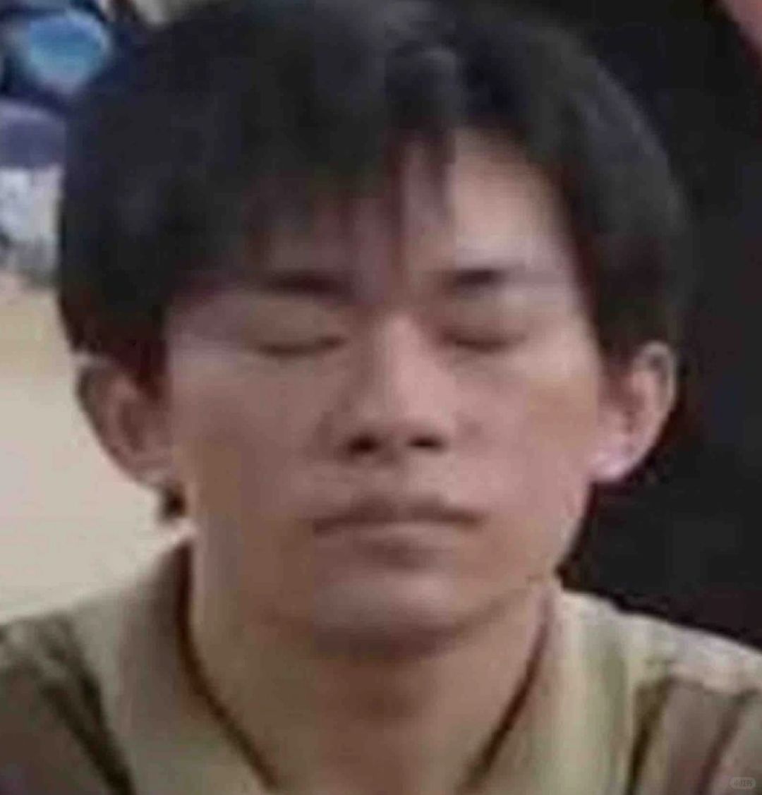 新来俩男室友不冲厕所……