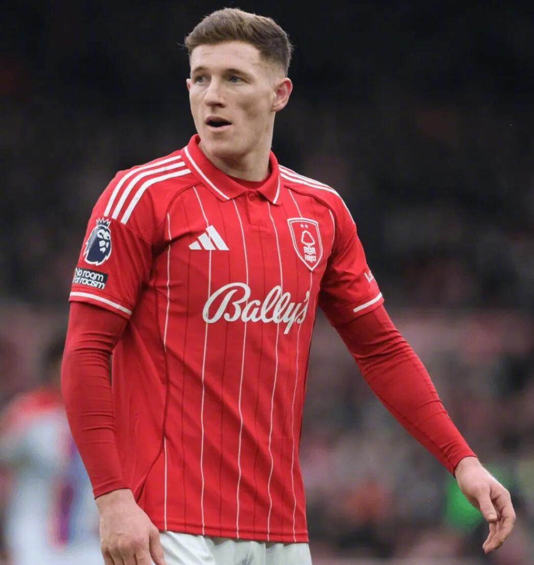 根据Whoscored的统计，埃利奥特-安德森是目前英超联赛状态最好的中场球员之