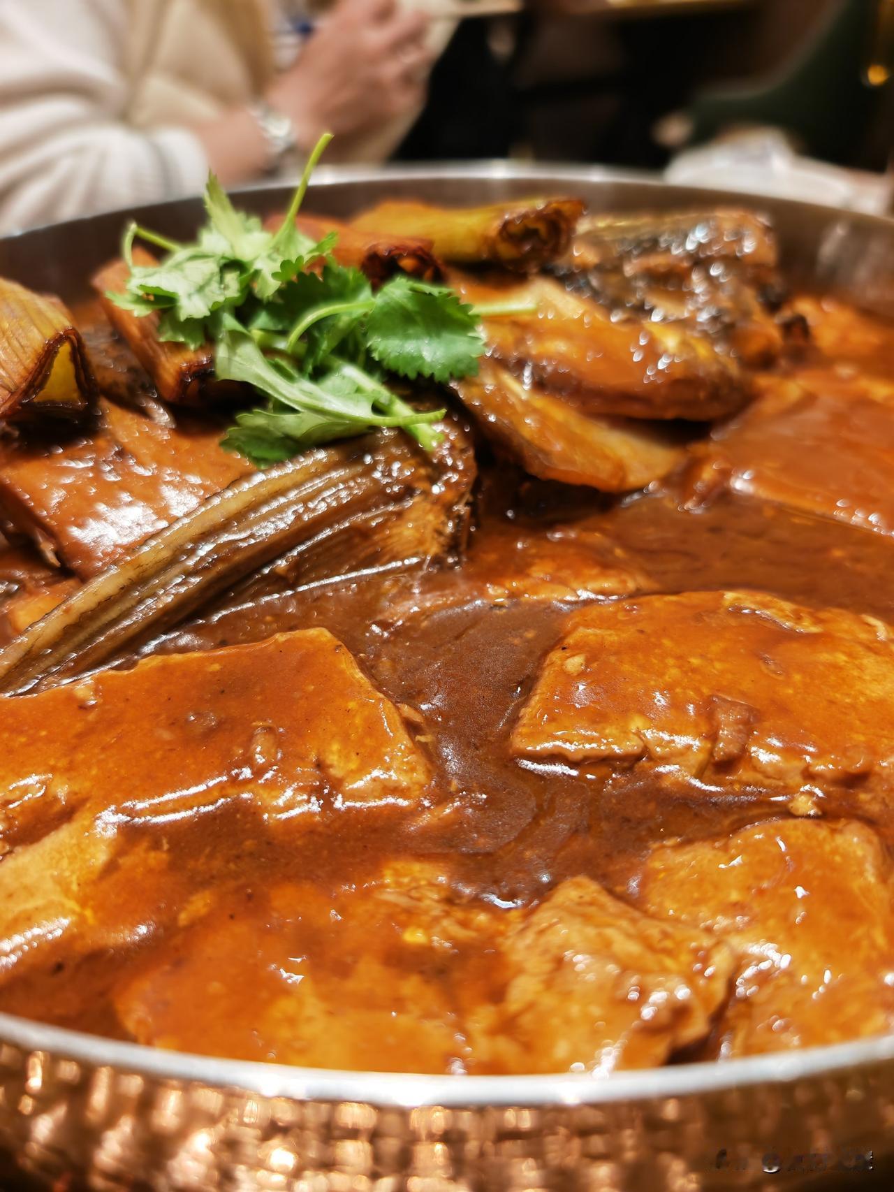 最近没少批评饭店菜肴做的不好吃，终于发一家好吃的饭店了。

坐标沈阳，大东区珠林