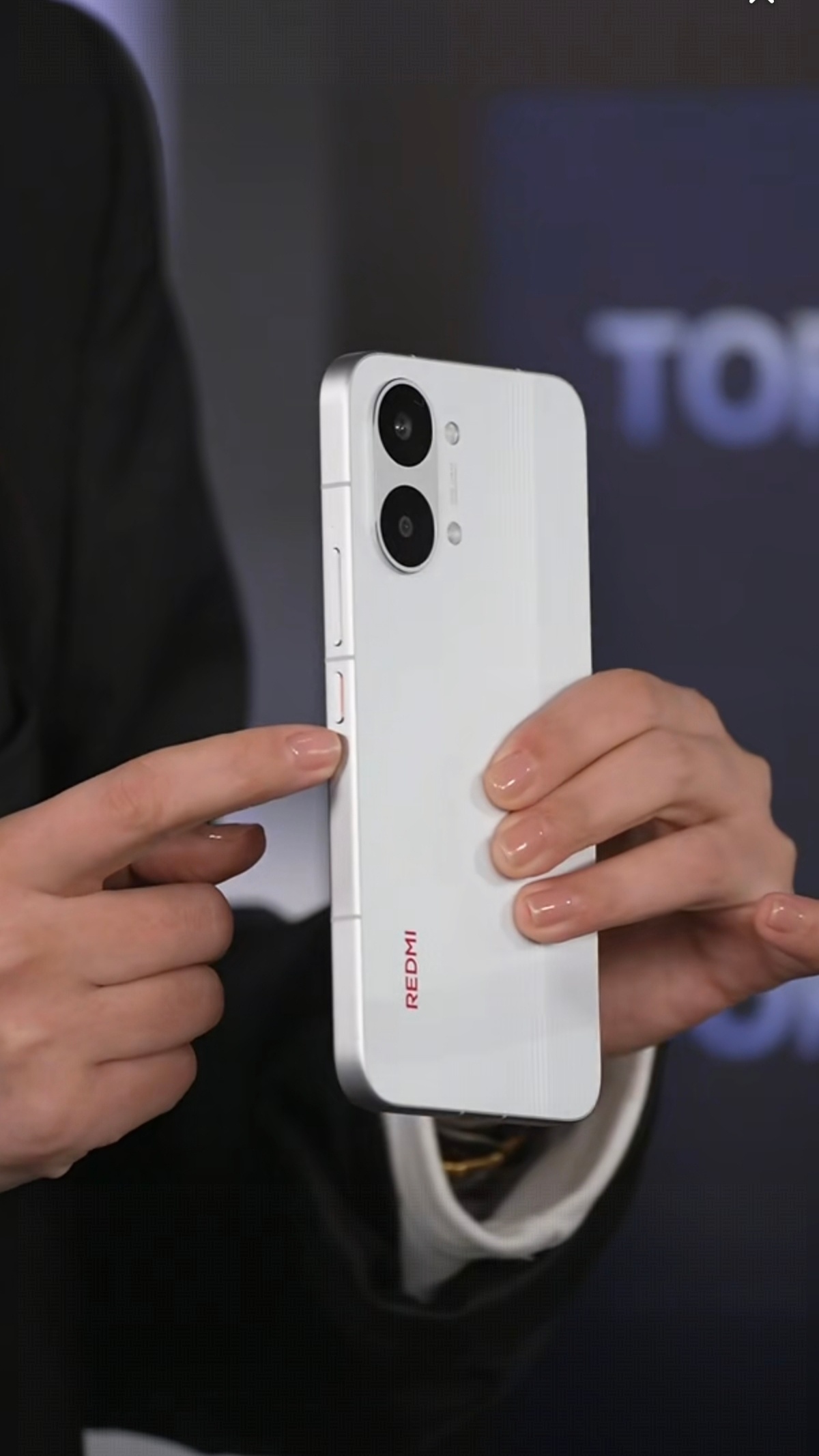 老魏上直播爆料了嗷，Turbo5 Max 还没有宣发的黑色白色，感觉怎么样？·黑