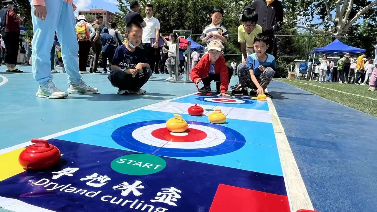 【小游戏好玩又给“力”！】冰壶和桌球的碰撞展示动量守恒原理🎱；伯努利原理让乒乓